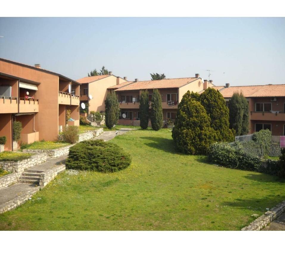 Appartamento Comodo Al Lago E Gardaland Castelnuovo del Garda Exterior photo